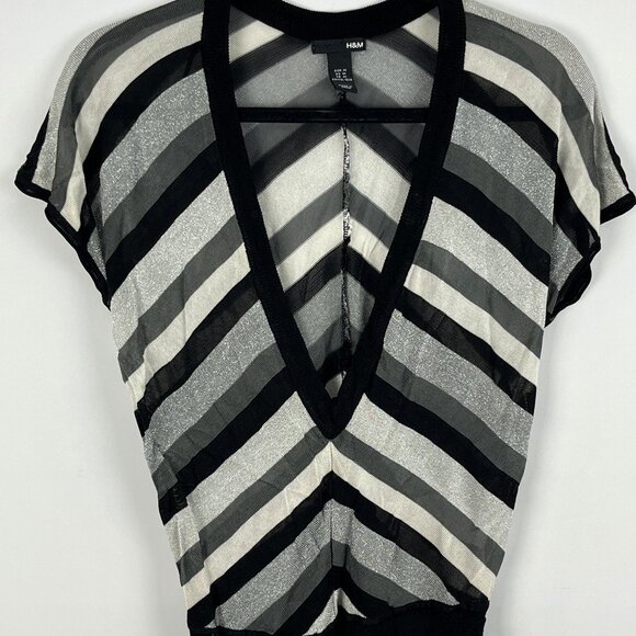 H&M Top Blouse Size M Black Gray Striped Short Sleeve Decollete V Neck Stretch - Picture 1 of 9